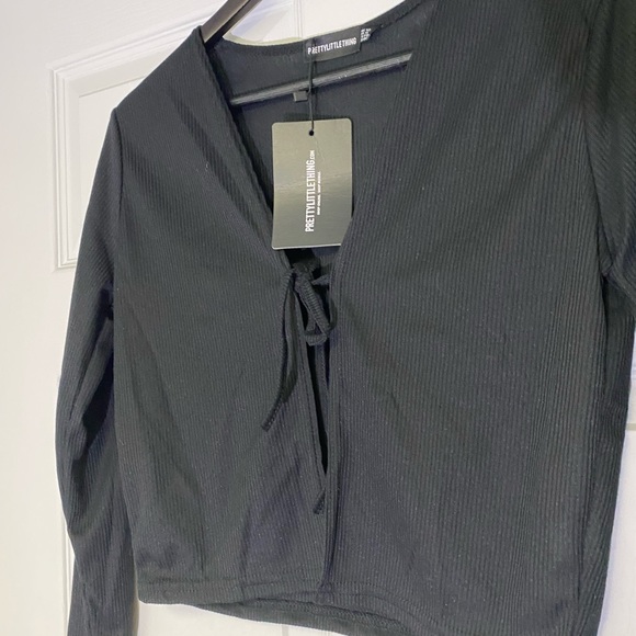 Pretty Little Thing black tie up long sleeve - Picture 2 of 3